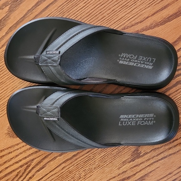 Skechers Luxe Foam Flip Flops - Picture 8 of 8